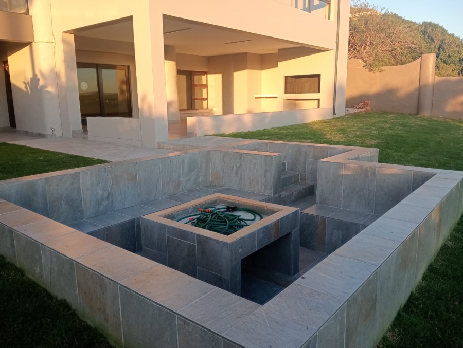 5 Bedroom Property for Sale in Paradise Beach Eastern Cape